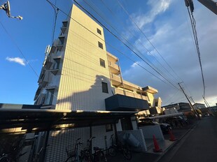 ラリ－マンションの物件外観写真